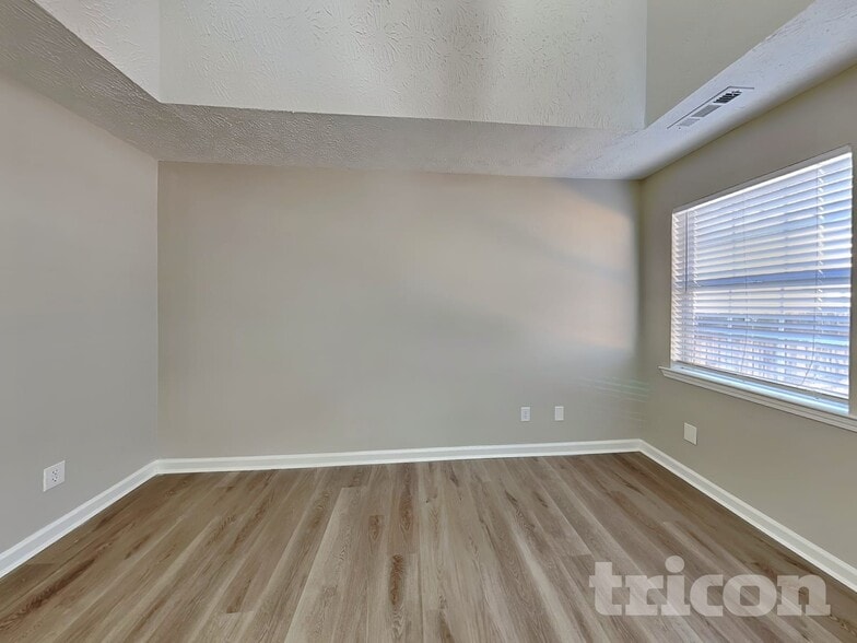 Building Photo - 1002 Mark Trail