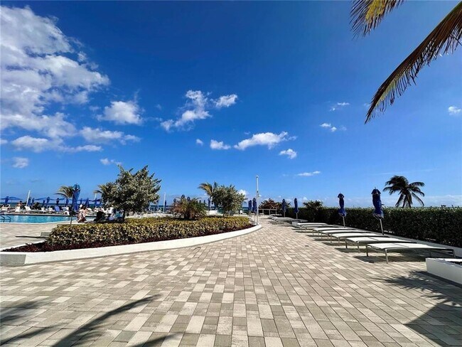 Building Photo - 1880 S Ocean Dr