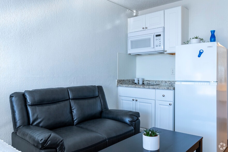 Studio, 1 BA - 250 Sq Ft - Siegel Suites 7th Street