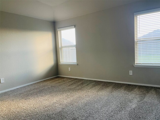 Building Photo - 21328 Pne Ml Dr