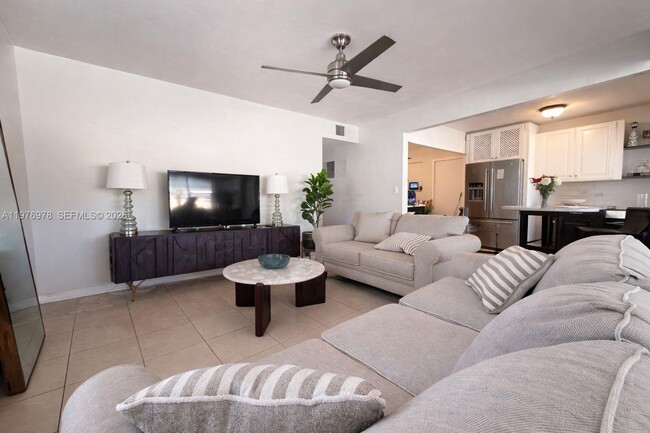 Building Photo - 30 NE 26th St