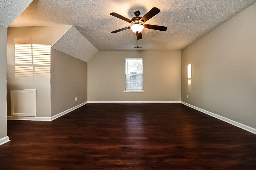 Building Photo - 370 Summer Hill Cir