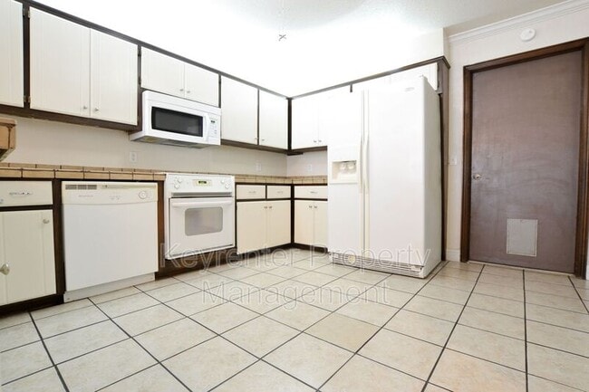 Building Photo - 10209 Shadowridge Dr