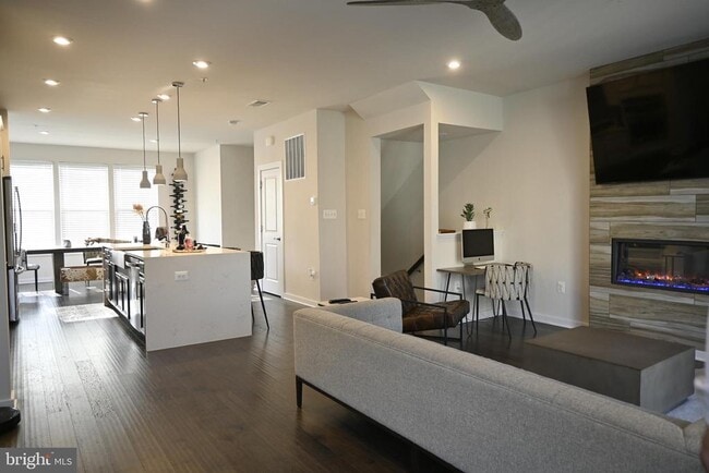 Building Photo - 2527 Emerald Branch Dr