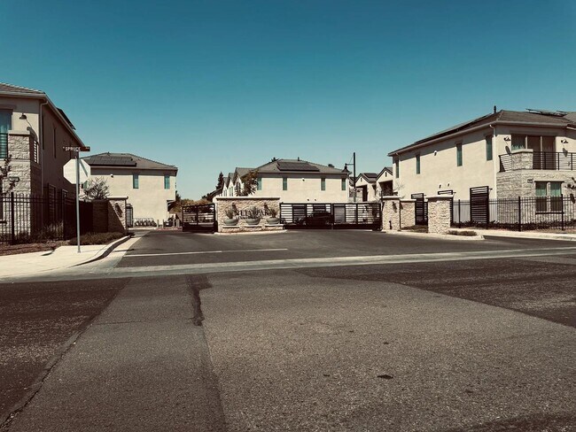Building Photo - 413 W Mahogany Ln