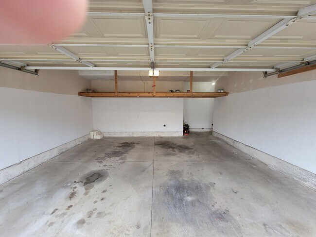 Building Photo - Creekside 1st Floor Condo