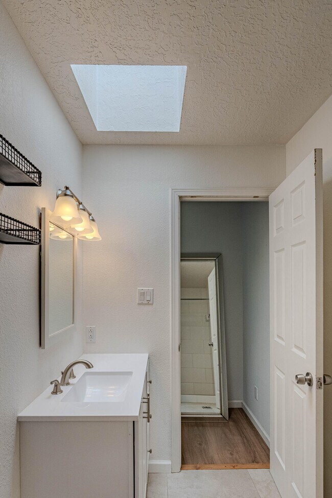 Building Photo - 4929 Black Dr NW
