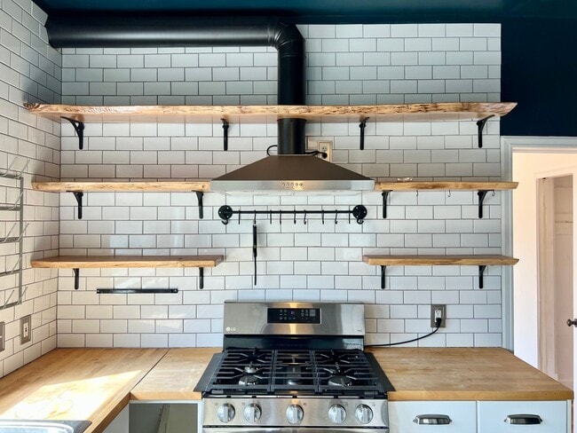 Building Photo - Huge Home Full of Character in the heart of MHK