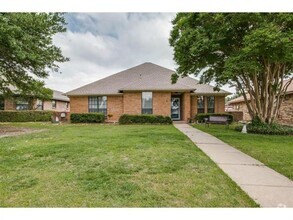 Building Photo - 609 Willow Way