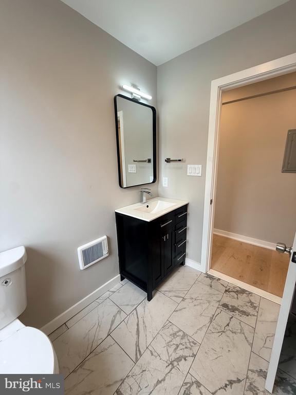 Building Photo - 258 Haverford Ave