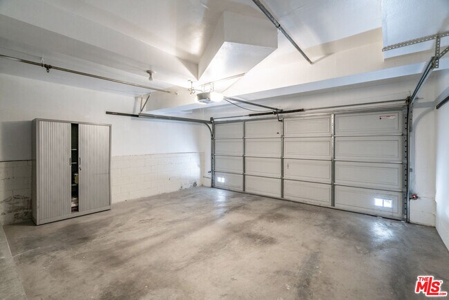 Building Photo - 119 E Beach Ave