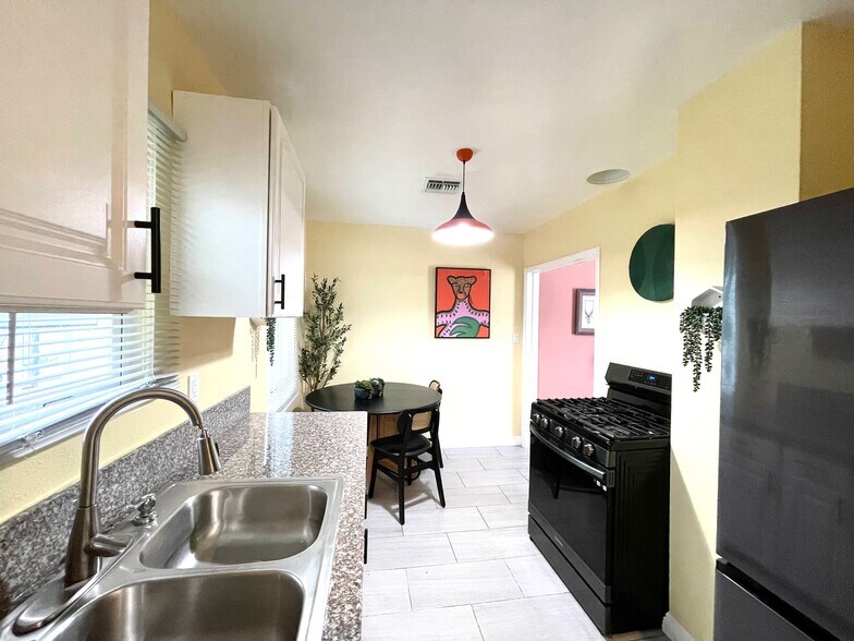 Building Photo - 4152 W 107th St