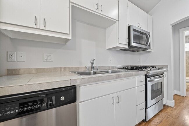 Building Photo - 5941 S Loop E