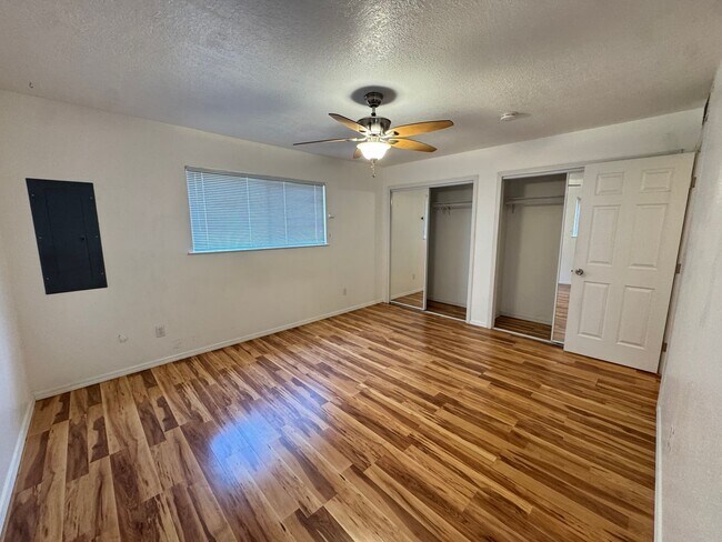 Building Photo - 3 Bed updated gem!