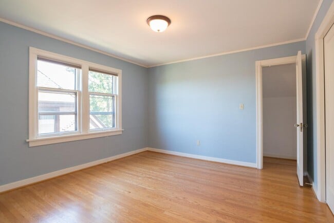 Building Photo - 721 W Florentia Pl