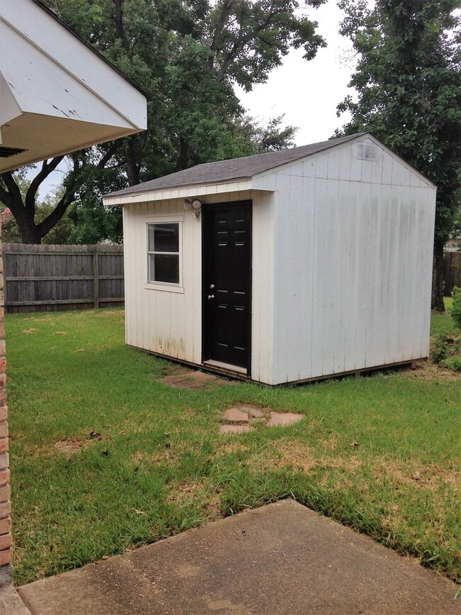 Building Photo - ** 3/2 IN NEW GREENACRES PLACE **