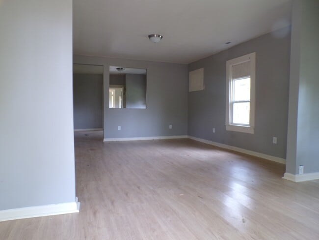 Building Photo - 630 77th St S