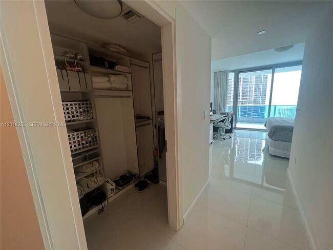 Building Photo - 200 Biscayne Blvd Way