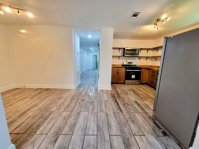 Kitchen/Breakfast Nook - 71364 Saint Charles St