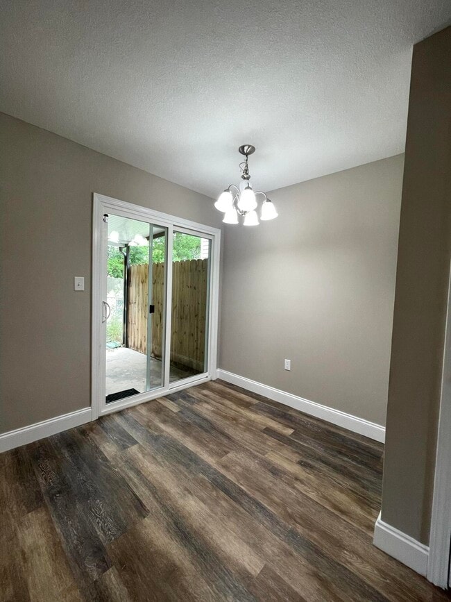 Building Photo - 702 Terrance Ct