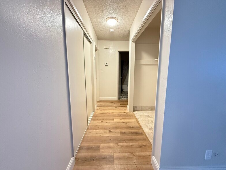 Building Photo - 6158 N Fresno St