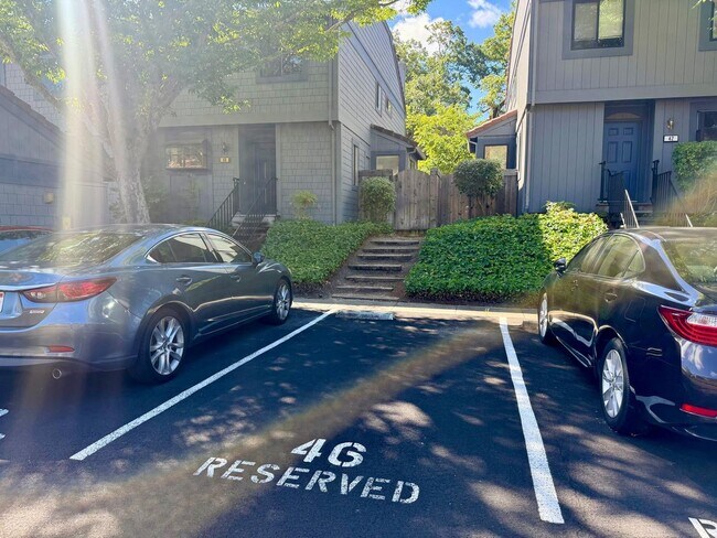 Building Photo - SPACIOUS 3 BED  2.5 BATH END UNIT TOWNHOME IN SAN MARIN VALLEY