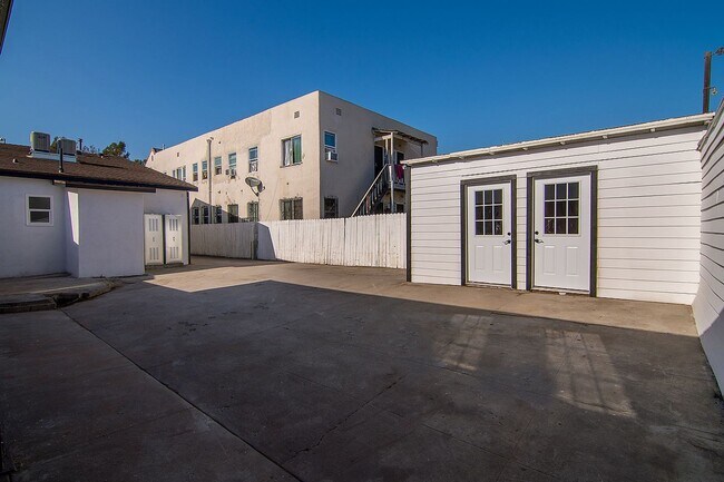 Building Photo - St. Louis Duplex