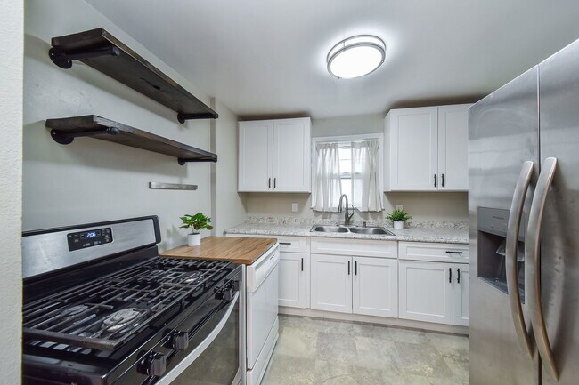 Building Photo - 536 S Main St