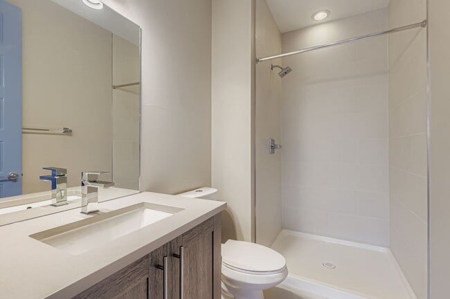 Building Photo - City Park West Home Available Immediately!