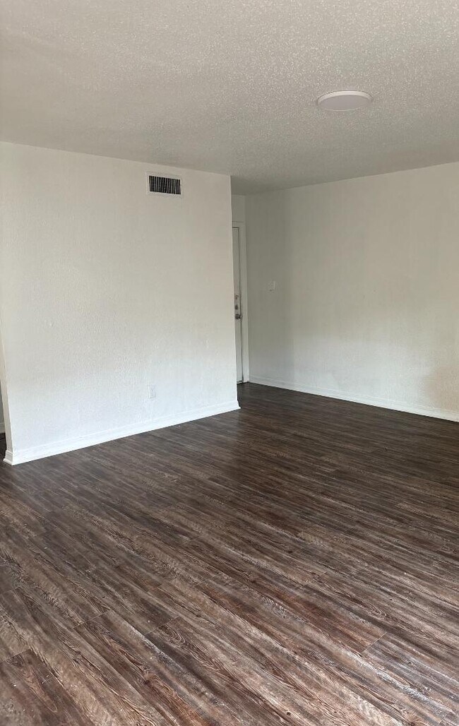 Building Photo - 1812 Meadowgreen Dr