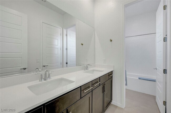 Building Photo - 10851 Mila Lndg Ave