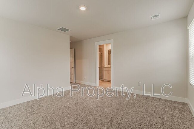 Building Photo - 422 Ellis Mill St