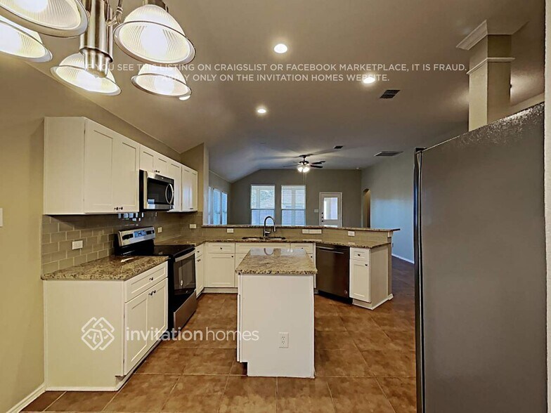 Building Photo - 562 Hickory Ln