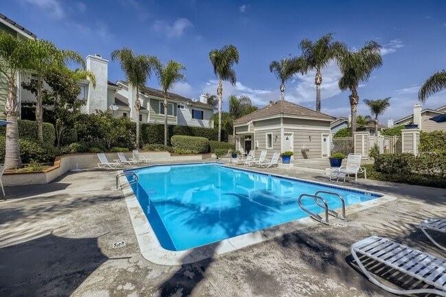 Building Photo - Beautifully Remodeled Townhome in the Cambria Community – Del Mar Heights