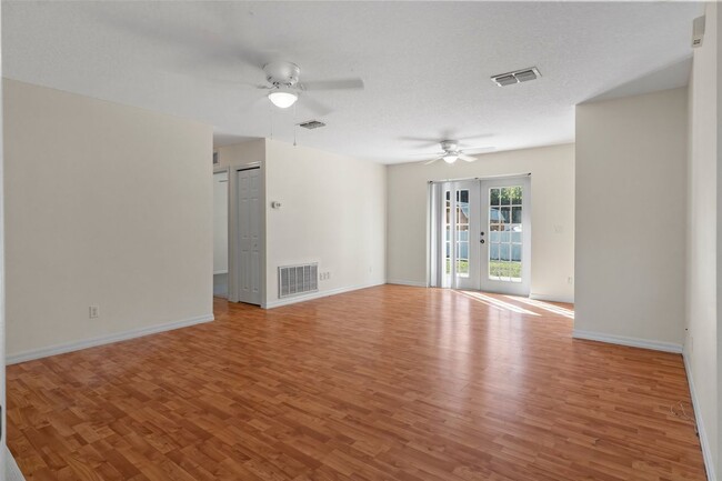 Building Photo - 2205 Bluegrass St