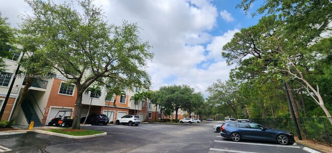 Building Photo - 6201 Myrtlewood Cir W