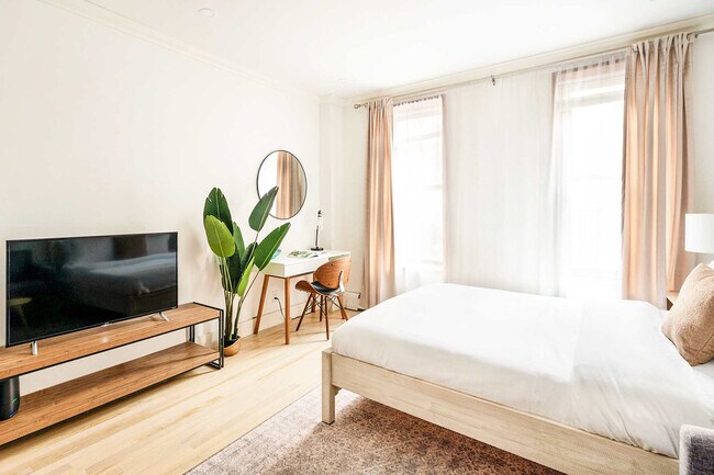 Building Photo - 1597 York Ave