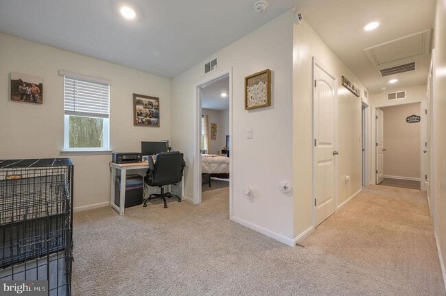 Building Photo - 504 Currant Cir