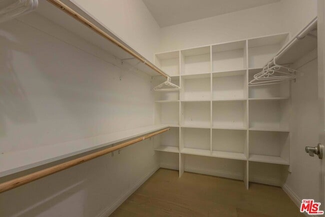 Building Photo - 1121 S Wilton Pl