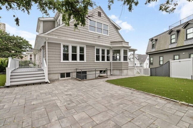 Building Photo - 16 Lingard St