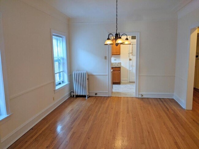Building Photo - 2 bedroom in Evanston IL 60202