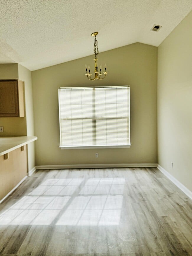Building Photo - 2932 Mulberry Ln