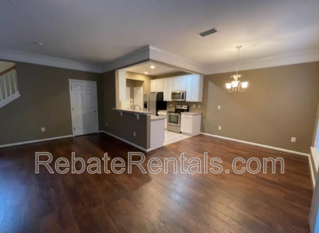 Building Photo - 11043 Castlemain Cir E