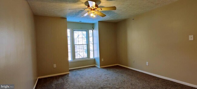 Building Photo - 902 Cedar Crest Ct
