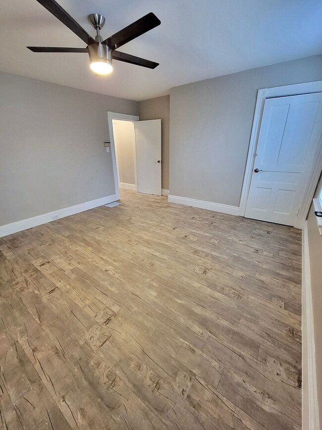 Building Photo - *** Renovated 3 Bedroom House * Mt. Washin...