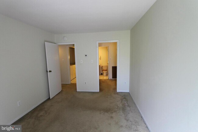 Building Photo - 8509 Barrington Ct