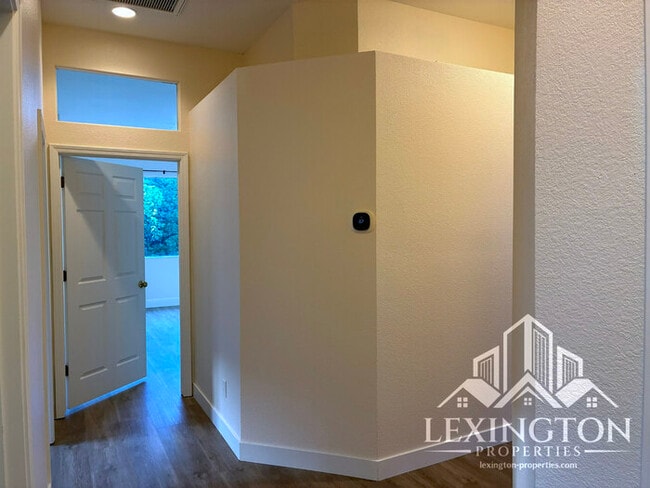 Building Photo - Beautifully updated, 3BD/2BA+office, Home in Rocklin – off Stanford Ranch Rd. near Willard Park