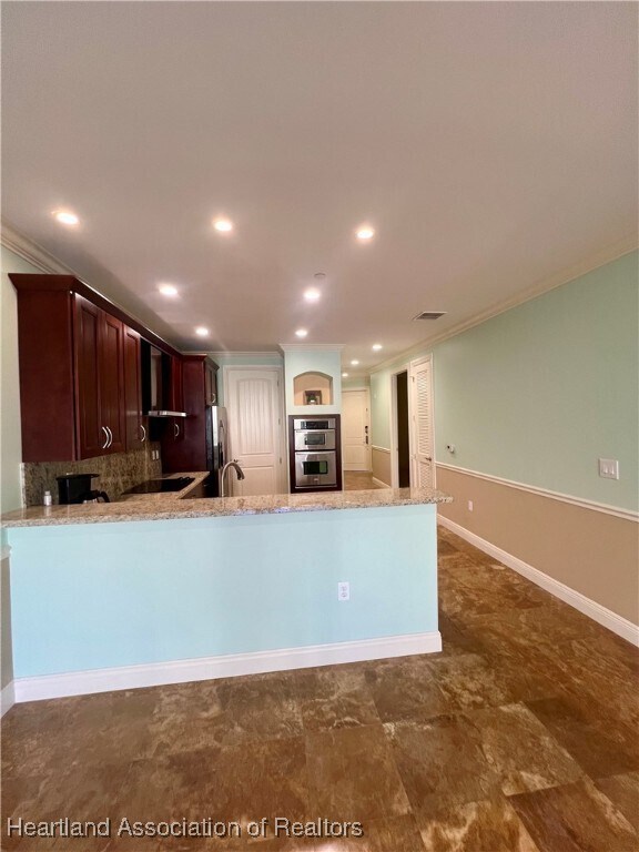 Building Photo - 2351 Lakeview Dr