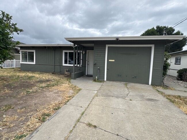 Building Photo - AVAILABLE! OPEN HOUSE SUNDAY 4:30-6:00 PM