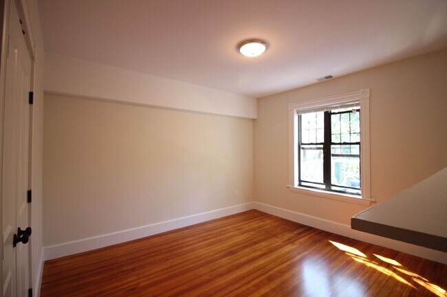 Building Photo - Sunny Fort Hill 5bd/2.5bath